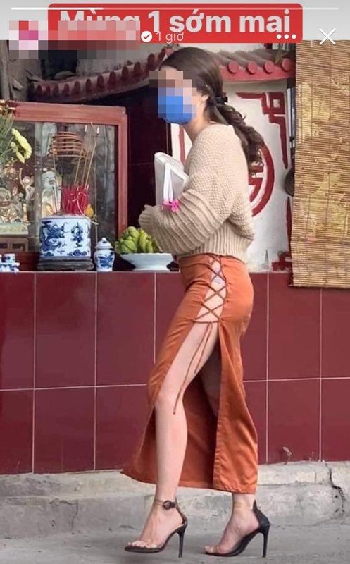 Viêc ăn mặc hở hang đến nơi linh thiêng như chùa, nhà thờ từng không ít lần làm netizen phản phẫn nộ.