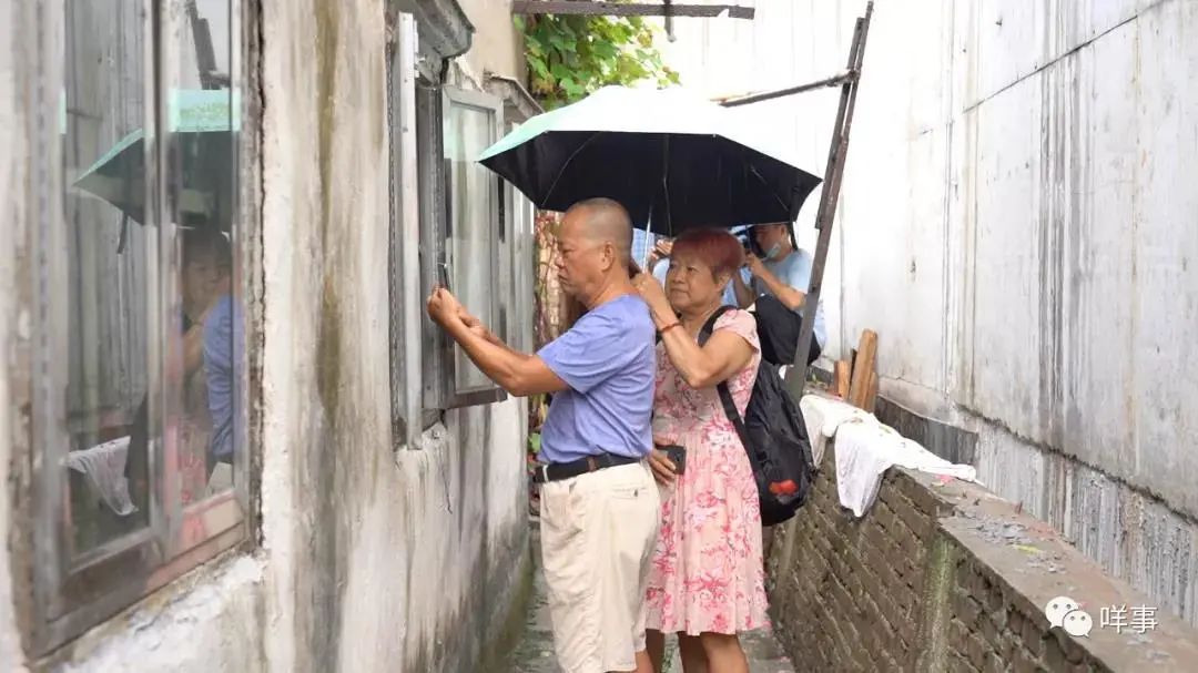 Du khách lũ lượt đến tham quan kỳ quan 