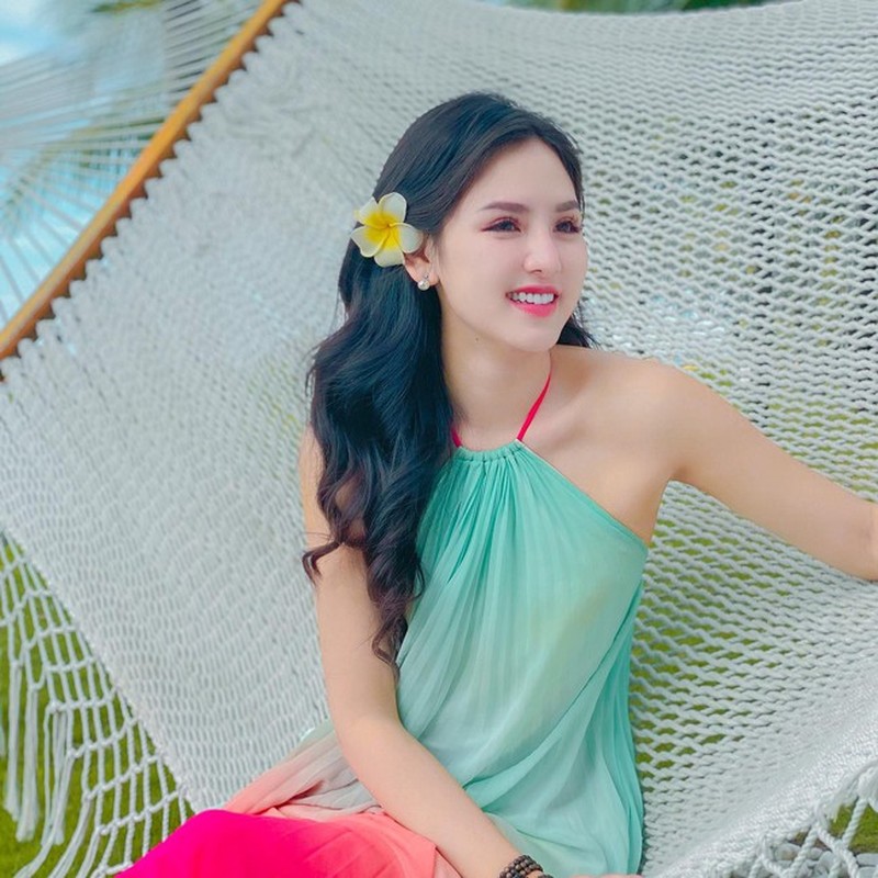 Đặng Ngân thời gian qua có nhiều trải nghiệm quý giá với nghề, đặc biệt, việc lăn xả tìm hiểu thông tin viết bài giúp cô có cái nhìn đa chiều hơn về cuộc sống.