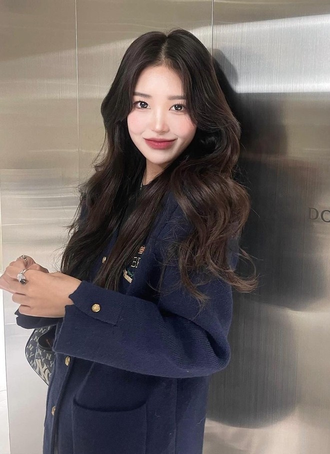 Nhắc về người mẹ quá cố của mình, Choi Jun Hee chia sẻ cô không đã quen với việc bị công chúng quan tâm từ khi còn nhỏ. Điều khiến cô đau lòng là mọi người sẽ dần quên đi mẹ cô: 