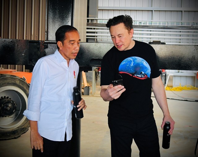 Tổng thống Indonesia Joko Widodo và Elon Musk