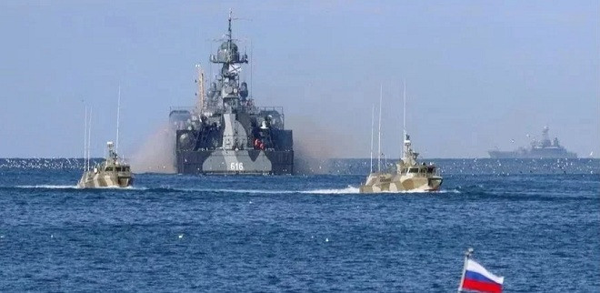 Các tàu của hải quân Nga ở Sevastopol. Ảnh: Reuters