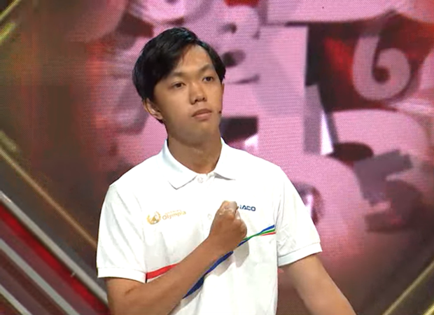 Hồng Phong là thí sinh đầu tiên bước vào phần thi Về đích