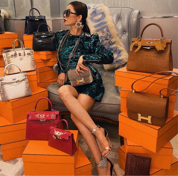 Lệ Quyên từng gây choáng với bức ảnh check-in cùng bộ sưu tập túi hiệu của mình