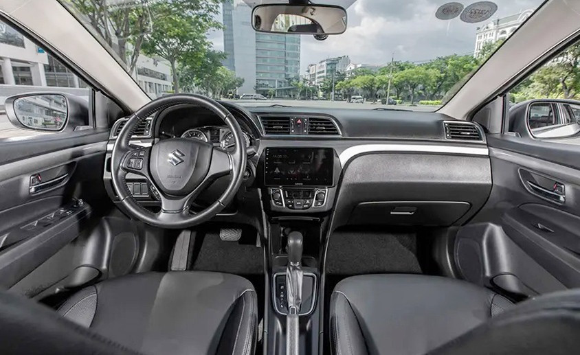 Nội thất của Suzuki Ciaz bị đánh giá là đơn điệu 