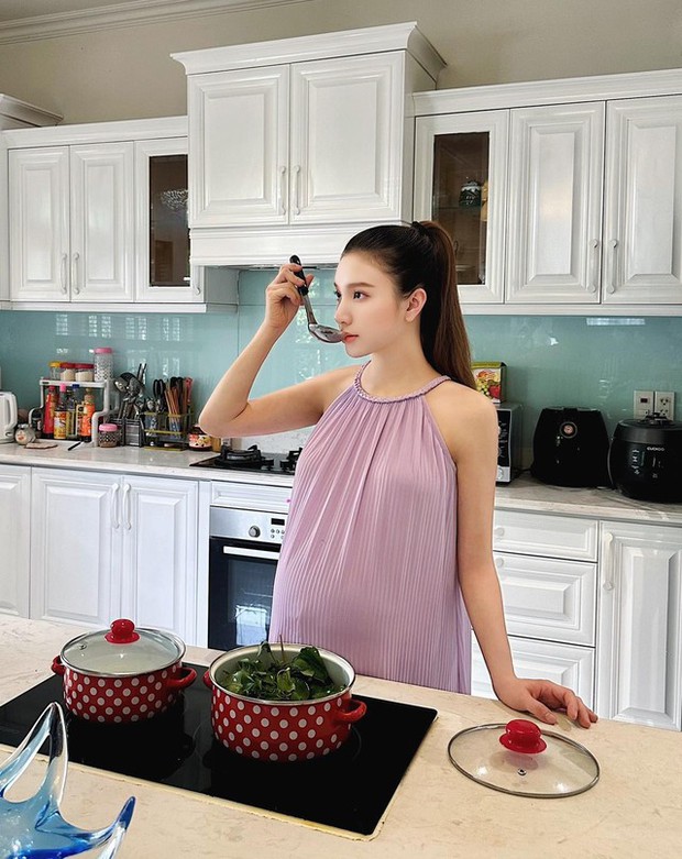 Cách đây không lâu, Hạnh Sino xác nhận mang thai con đầu lòng