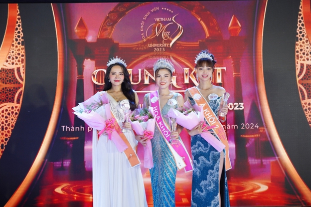 Top 3 chung cuộc của cuộc thi, từ trái sang phải là: Minh Phương, Huyền Mai, Kim Thanh