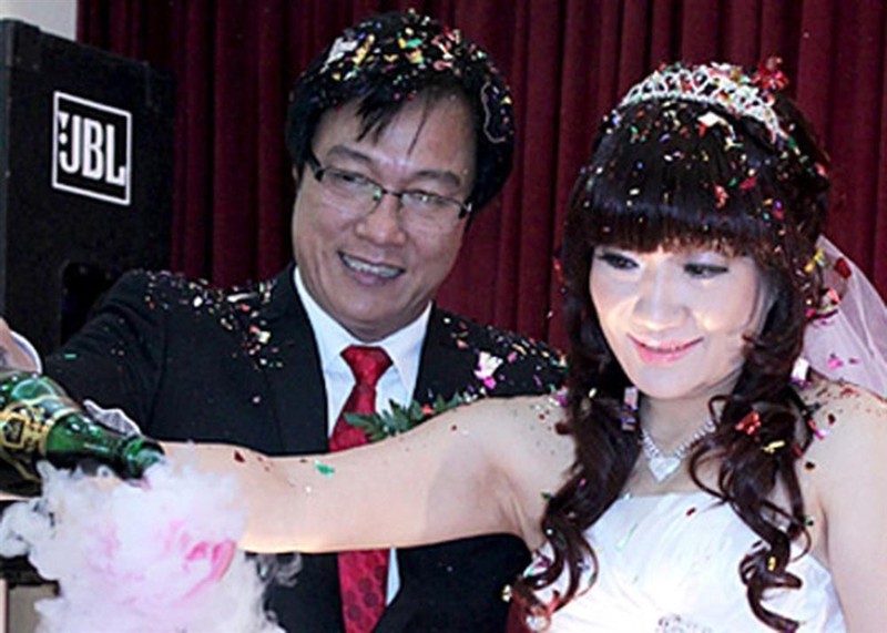 Năm 2011, NSND Trọng Trịnh đến với người vợ thứ hai kém ông 16 tuổi. Vì cũng đều đổ vỡ trong hôn nhân, họ tìm được sự đồng điệu trong tâm hồn và đến với nhau rất tự nhiên.