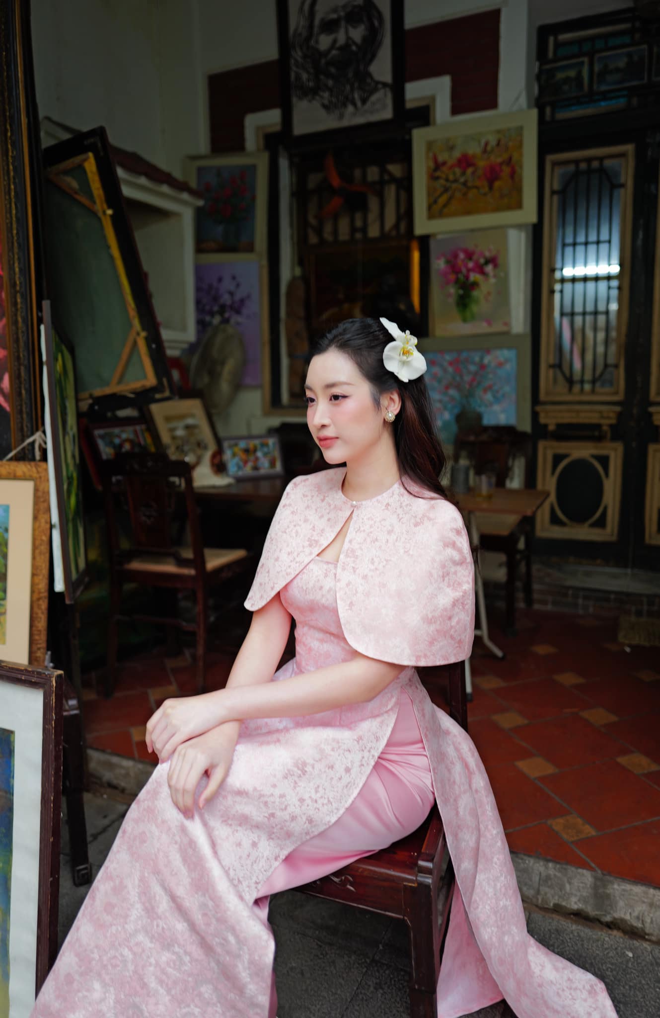 Đỗ Mỹ Linh với nhan sắc đằm thắm và khí chất thanh lịch khi diện áo dài đón Tết