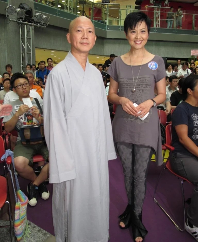 Liêu Lệ An từng sống trong những ngày tháng không dễ dàng khi chồng cô quyết định xuống tóc đi tu