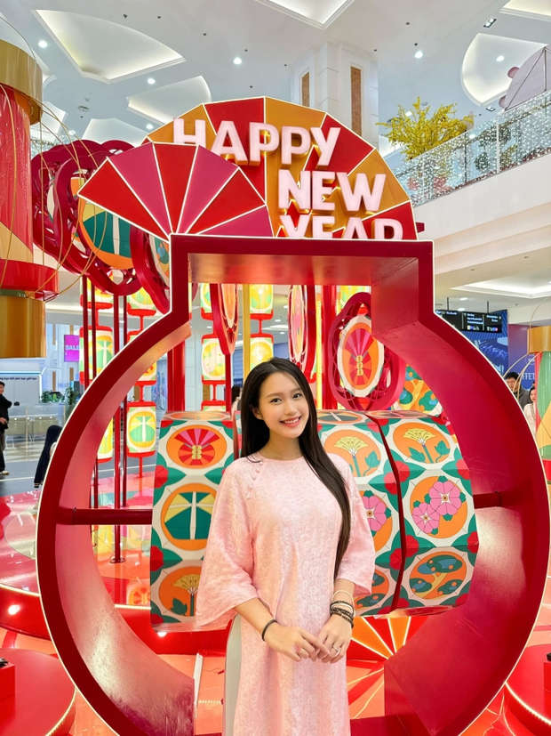 Nhan sắc xinh đẹp dù nghi vấn đang mang bầu