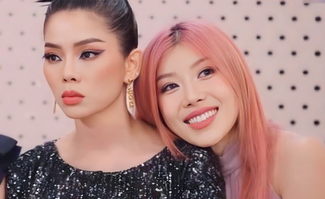 Thay vì được nhắc đến tinh thần dám thử thách, biết đổi mới, biến hóa như nhiều chị đại khác, Lệ Quyên được nhắc nhiều vì ồn ào xoay quanh chương trình.