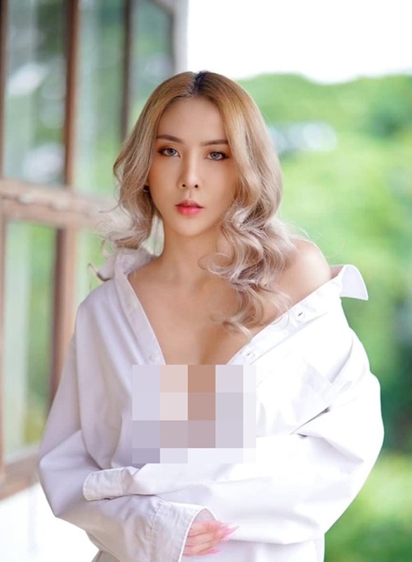 Sở hữu thân hình bốc lửa, cô nàng không ngại mặc hở bạo.