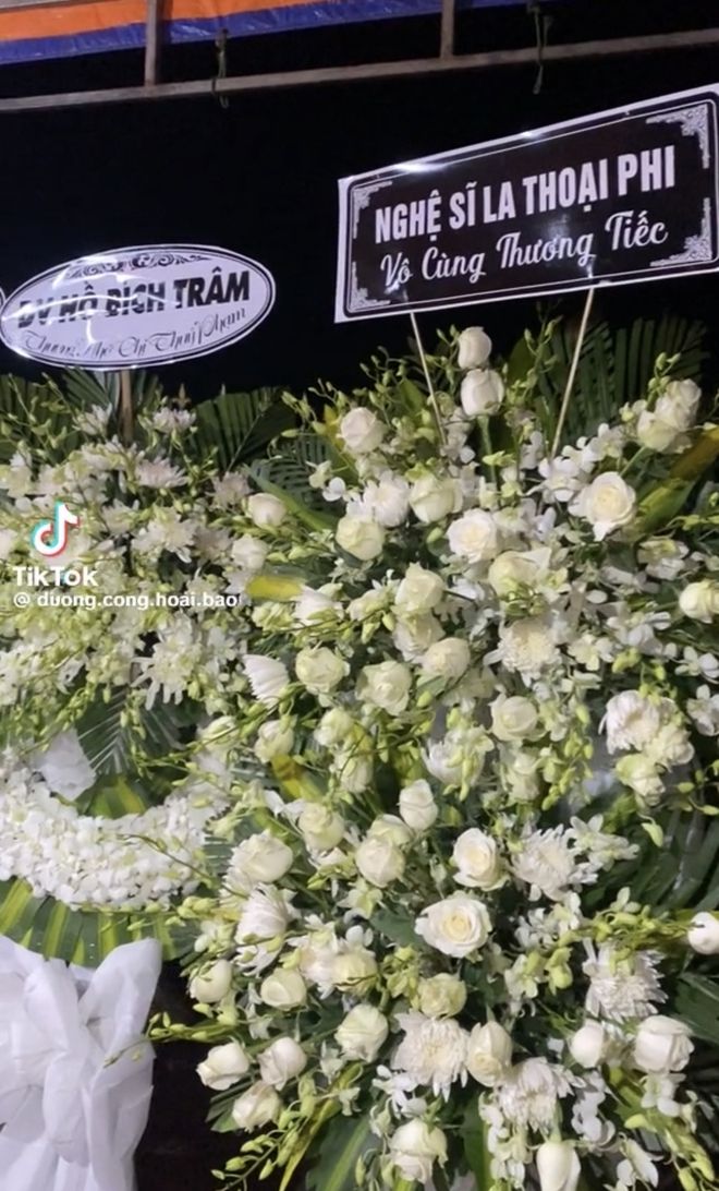 Nhiều sao Việt gửi hoa tiễn biệt nữ diễn viên quá cố