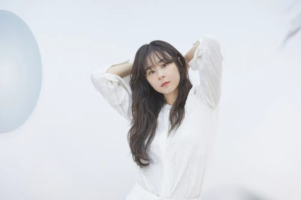 Trước đó, nữ diễn viên làm bồi bàn, rửa bát đĩa thuê tại nhà hàng và dọn dẹp nhà cho đồng nghiệp