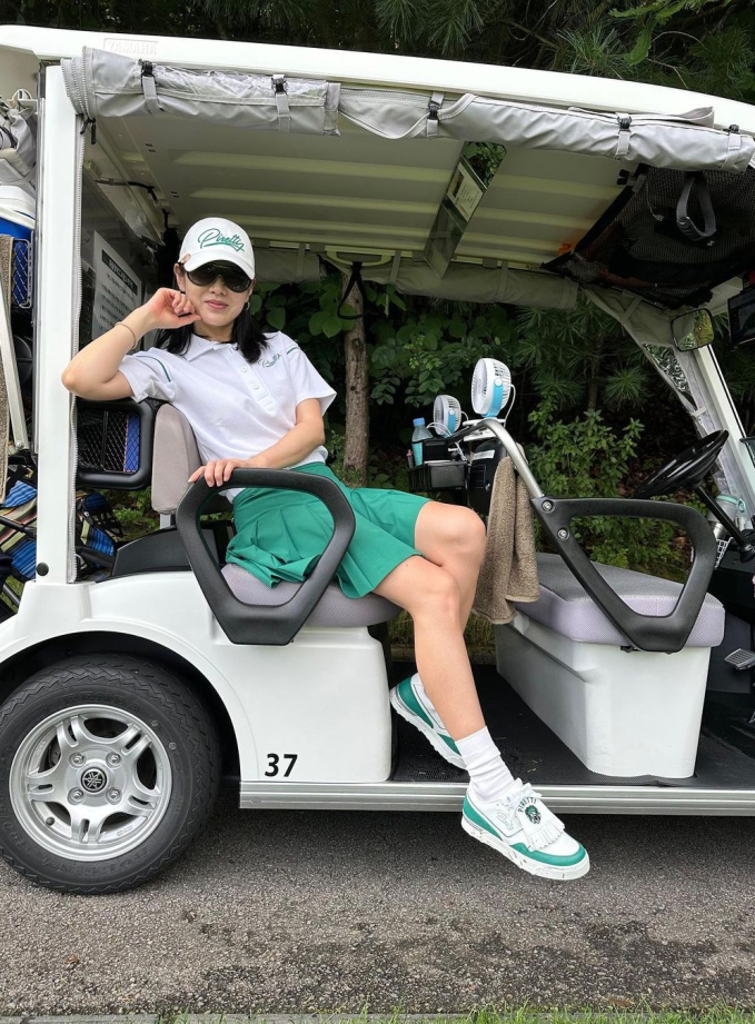 Hyun Bin chụp ảnh cho bà xã