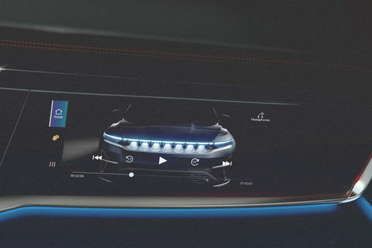 Nội thất của Wagoneer S sở hữu hàng loạt trang bị hiện đại, đi kèm các chi tiết thủ công được chế tạo tỉ mỉ. Trong đó, nổi bật nhất là hệ thống 4 màn hình nằm trải dài trên mặt táp lô. Đây cũng là mẫu xe đầu tiên của Jeep loại bỏ hoàn toàn hệ thống phím bấm vật lý, từ đó đem lại không gian thông thoáng hơn.