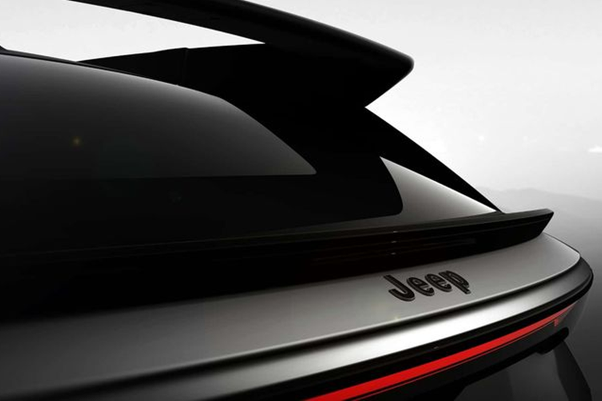 Jeep cho biết Wagoneer S sẽ được trang bị tiêu chuẩn cửa sổ trời toàn cảnh hai lớp và có tùy chọn bổ sung hệ thống âm thanh McIntosh 19 loa. Wagoneer S là sản phẩm đầu tiên của Jeep sử dụng nền tảng STLA Large BEV-Native của Stellantis.