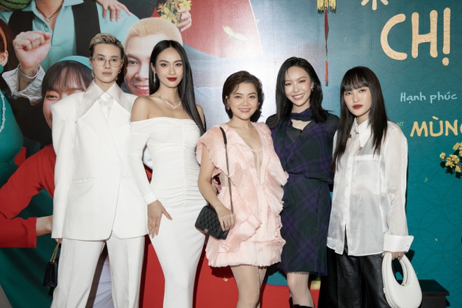 Các chị đẹp đồng hành cùng nhau trong nhiều sự kiện đúng như lời đã hứa