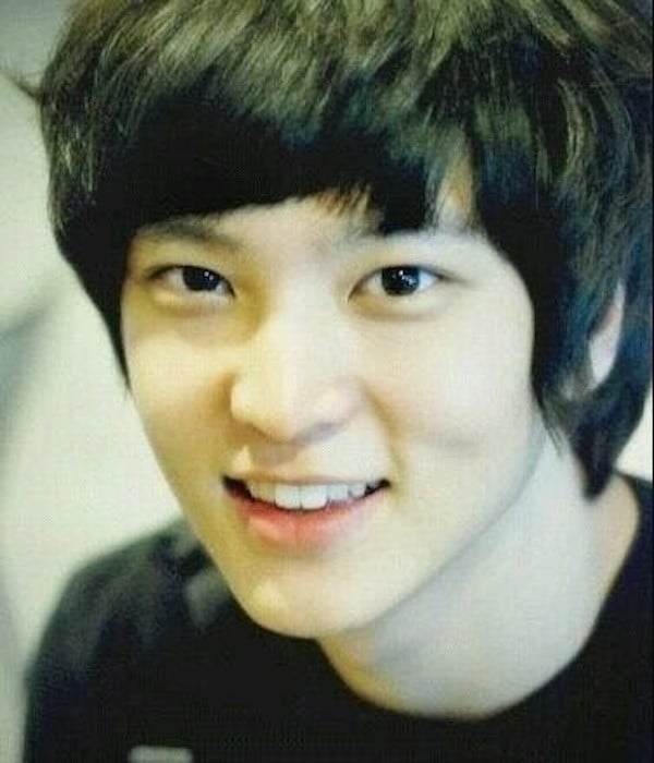 Trước khi ra mắt, Joo Won sở hữu đôi mắt 1 mí...