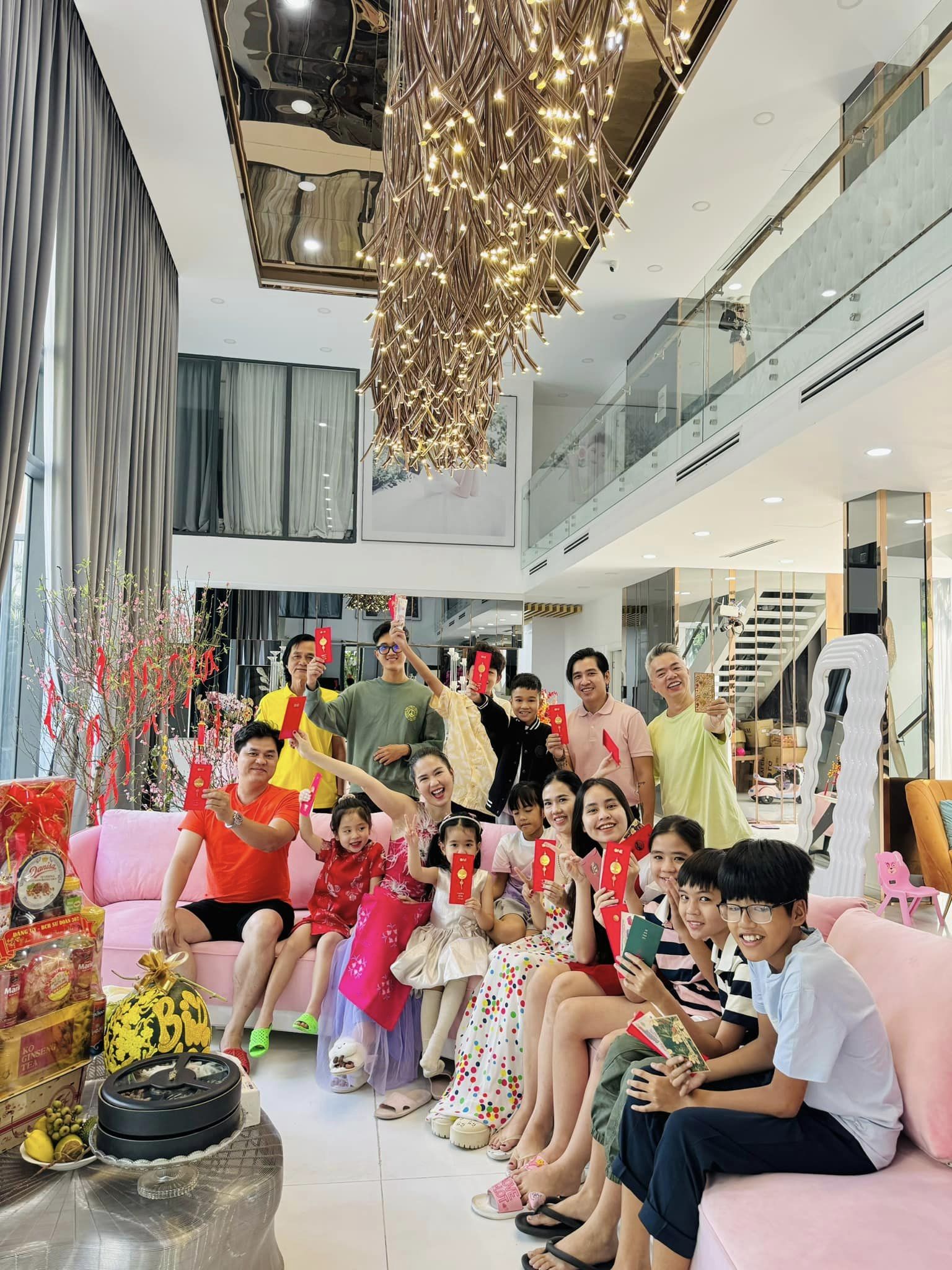 Tinh thần của Ngọc Trinh cũng đã vui vẻ, tích cực trở lại