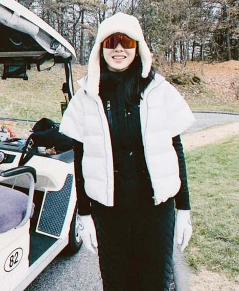 Đặt hai bức hình của Hyun Bin và Son Ye Jin cạnh nhau, công chúng càng khẳng định cả hai sở hữu ngoại hình chuẩn tướng phu thê