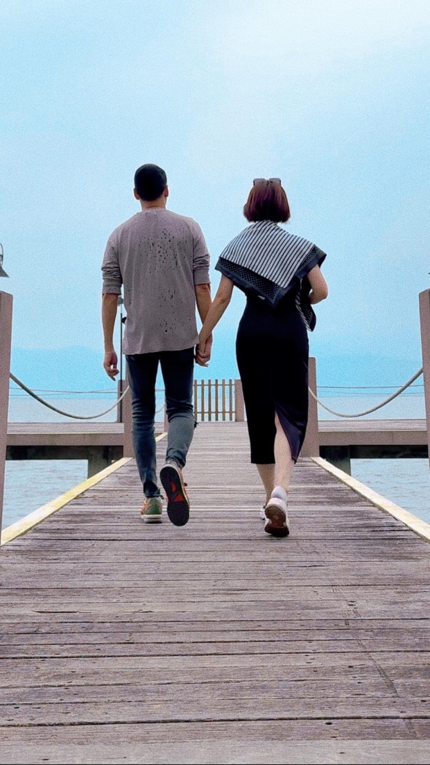 Vào dịp cuối năm, nữ diễn viên sinh năm 1989 cũng công khai khoảnh khắc hạnh phúc với tình mới