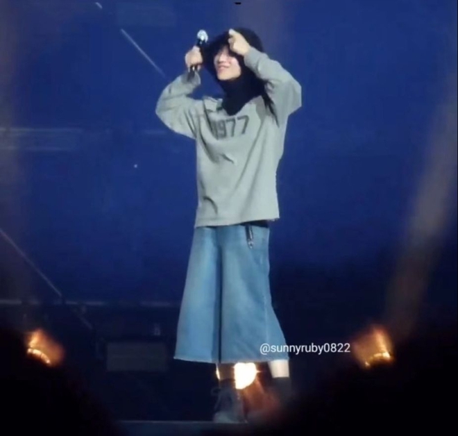 Nữ vũ công nổi tiếng và em út SHINee được cho là đội mũ len đôi