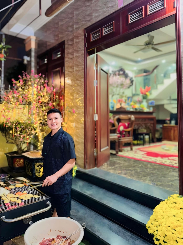 Quang Hải ở nhà chăm chỉ nấu ăn, dọn dẹp