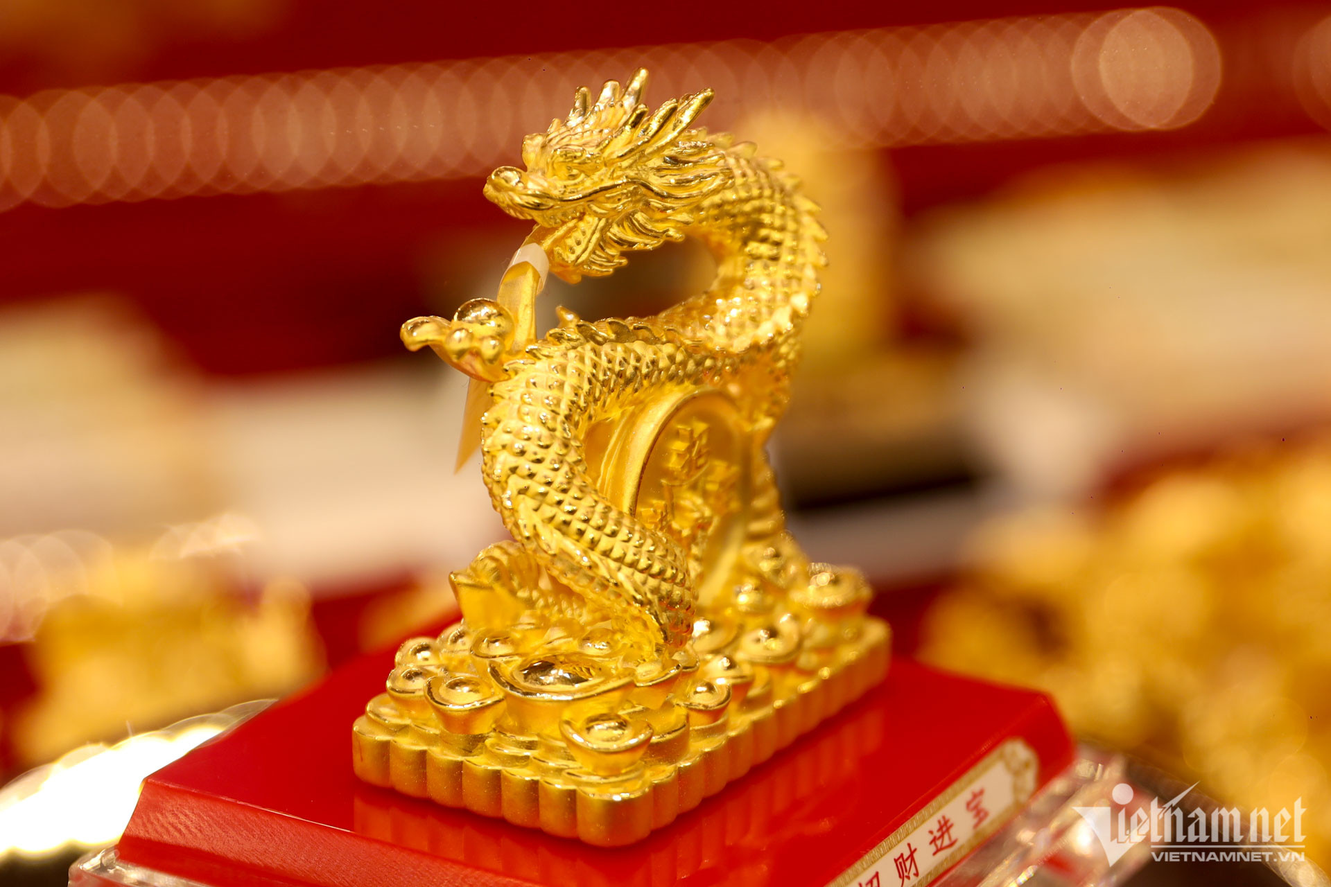 Hình tượng rồng được chế tác tinh xảo.