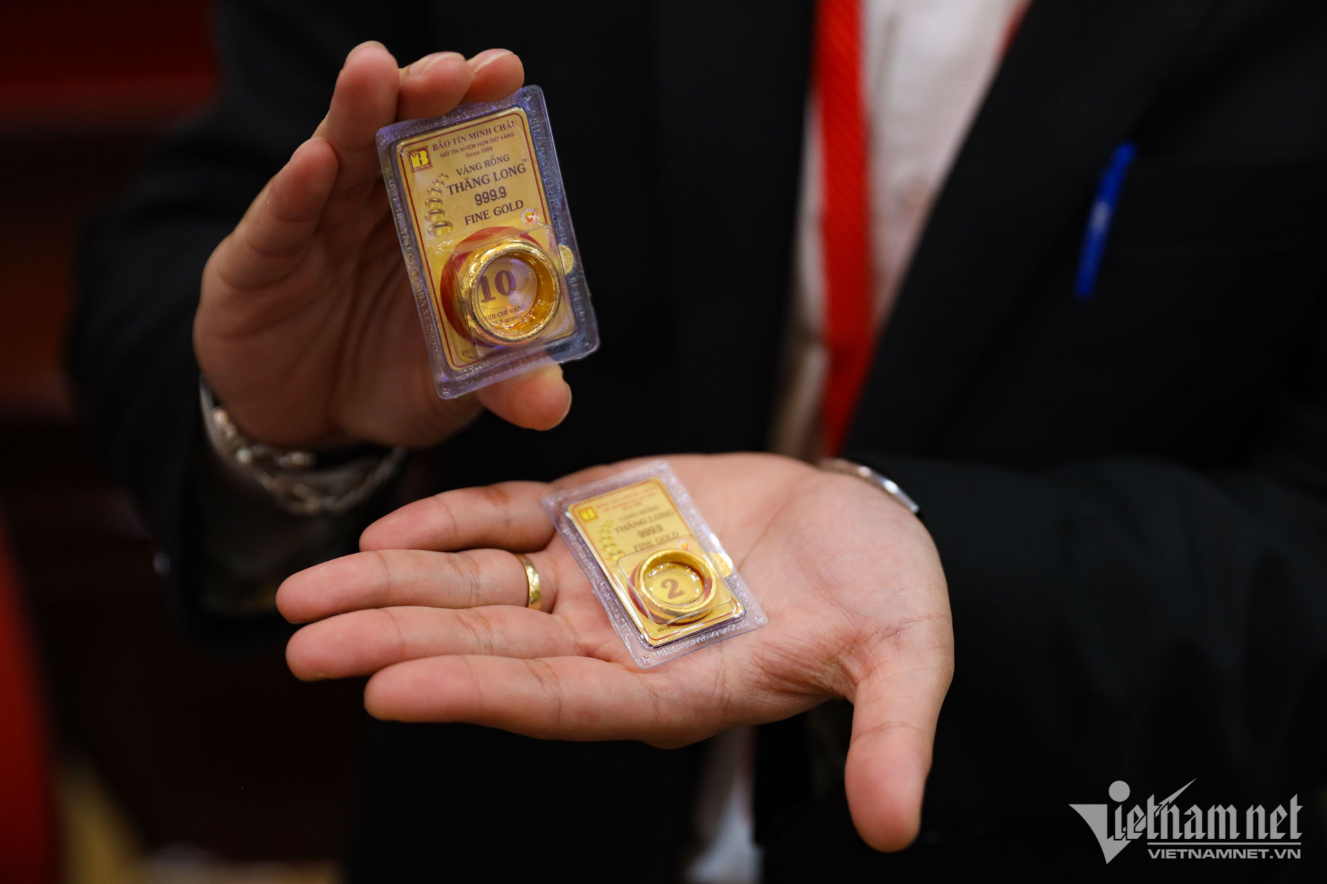Được ép vỉ với 6 bản vị từ 0,5 chỉ, 1 chỉ, 2 chỉ, 3 chỉ, 5 chỉ và 10 chỉ không chỉ đáp ứng nhu cầu đầu tư mà còn để tích trữ, làm quà tặng.