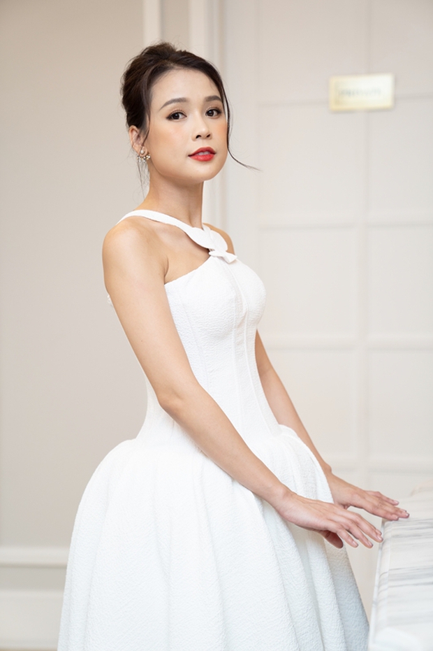 Sam bị lừa căn nhà, xe và rất nhiều tiền nên phả vay mượn ngân hàng để xử lý