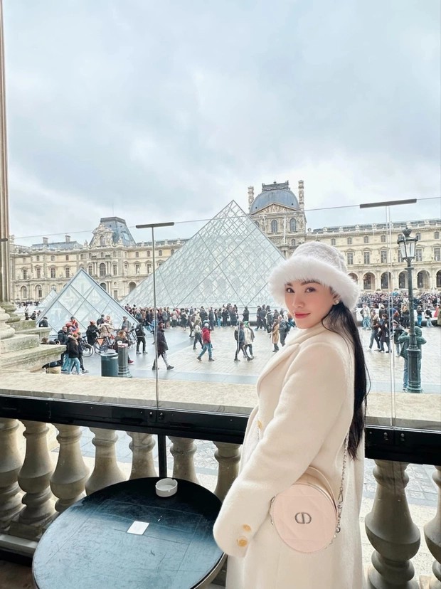 Cô đang tận hưởng cuộc sống vui vẻ tại nước ngoài