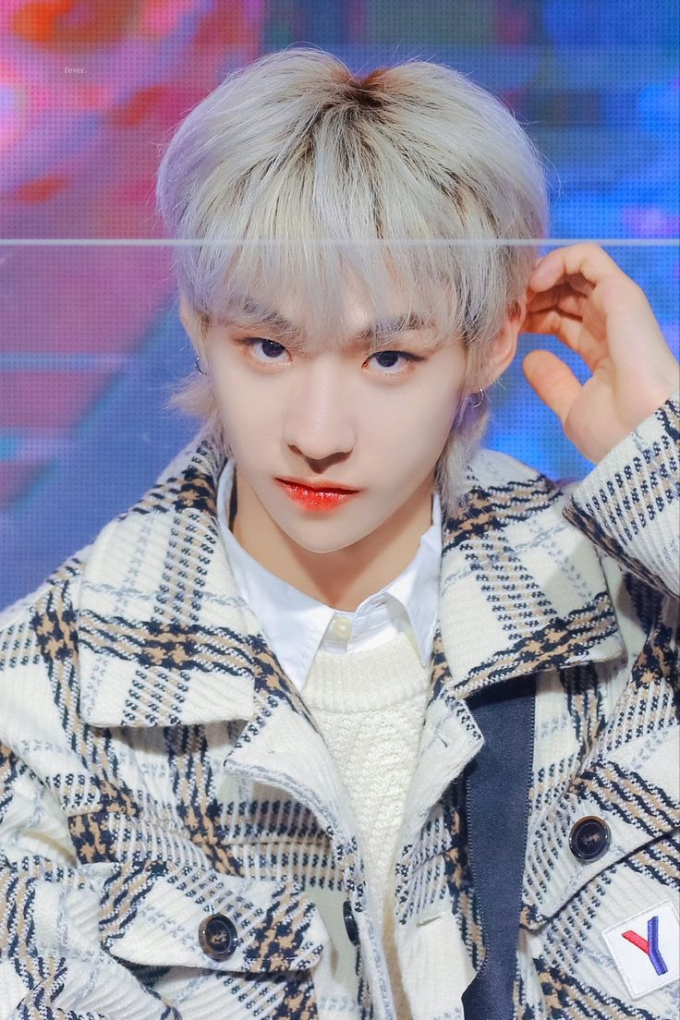 Hwarang giữ vai trò nhảy chính và rap chính...