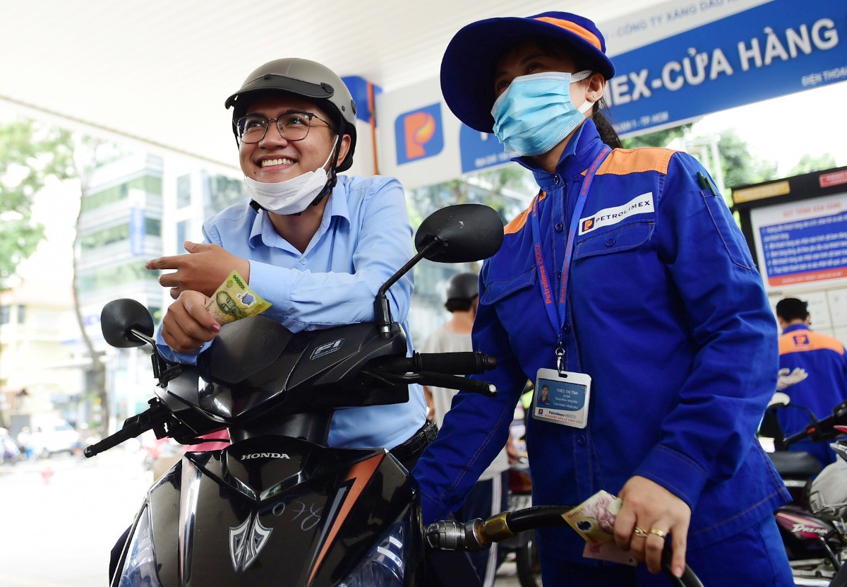 Giá xăng dầu trong nước giảm nhẹ. Ảnh: Thanh Tùng