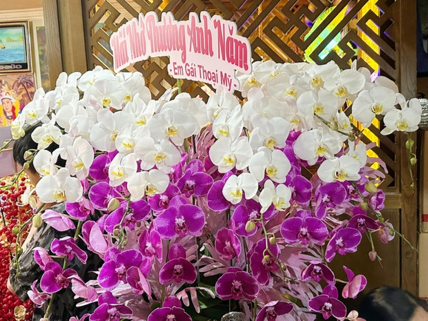 Vòng hoa viếng của NS Thoại Mỹ