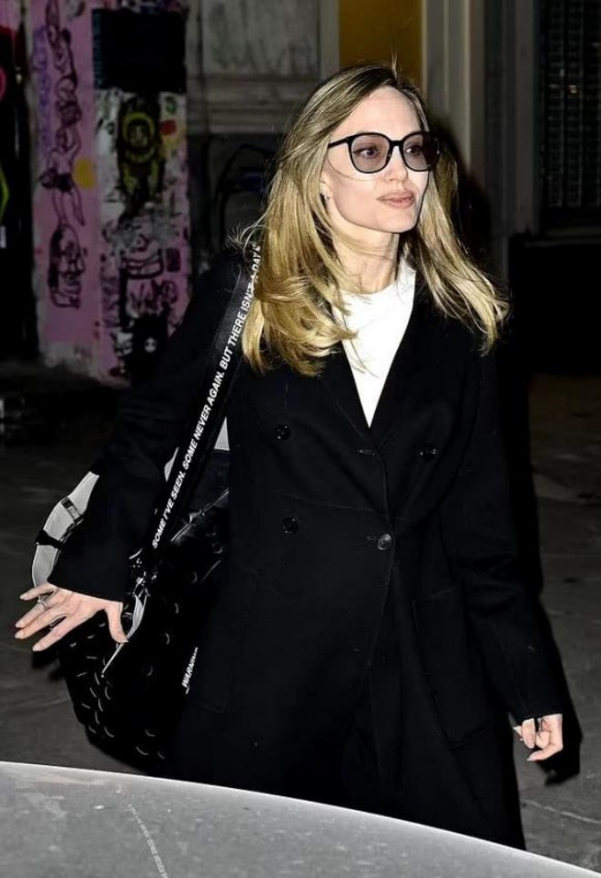 Sự xuất hiện của nữ minh tinh gây chú ý với khán giả và báo chí truyền thông. 