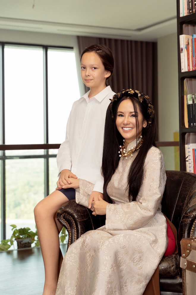 Diva Hồng Nhung và con trai