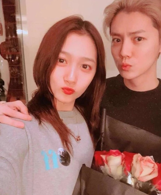 Lộc Hàm đang là cái bị réo tên nhiều nhất trên MXH lúc này. Nam thần tượng có chuyện tình đẹp với Quan Hiểu Đồng. Vì vậy việc anh vướng nghi vấn ngoại tình gây xôn xao dư luận