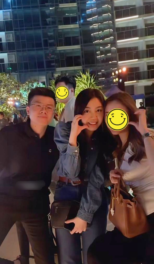 Hình ảnh mới nhất của Phan Hoàng và bạn gái