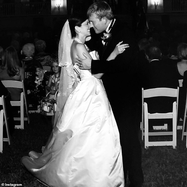 Cặp đôi đã kết hôn gần 10 năm và sắp có đứa con thứ 3 thì mọi chuyện xảy đến.