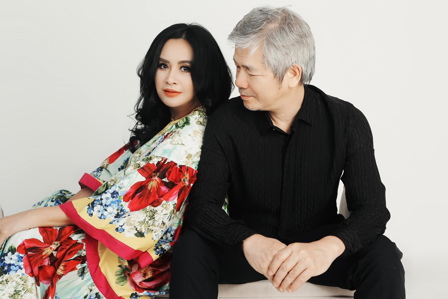 Giọng ca 'Giọt nắng bên thềm' chia sẻ rằng tìm thấy ở bạn đời sự tin cậy, phong thái bản lĩnh của một người đàn ông từng trải. 