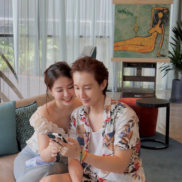 Vợ chồng cựu hot girl được netizen nhận xét là trai tài gái sắc