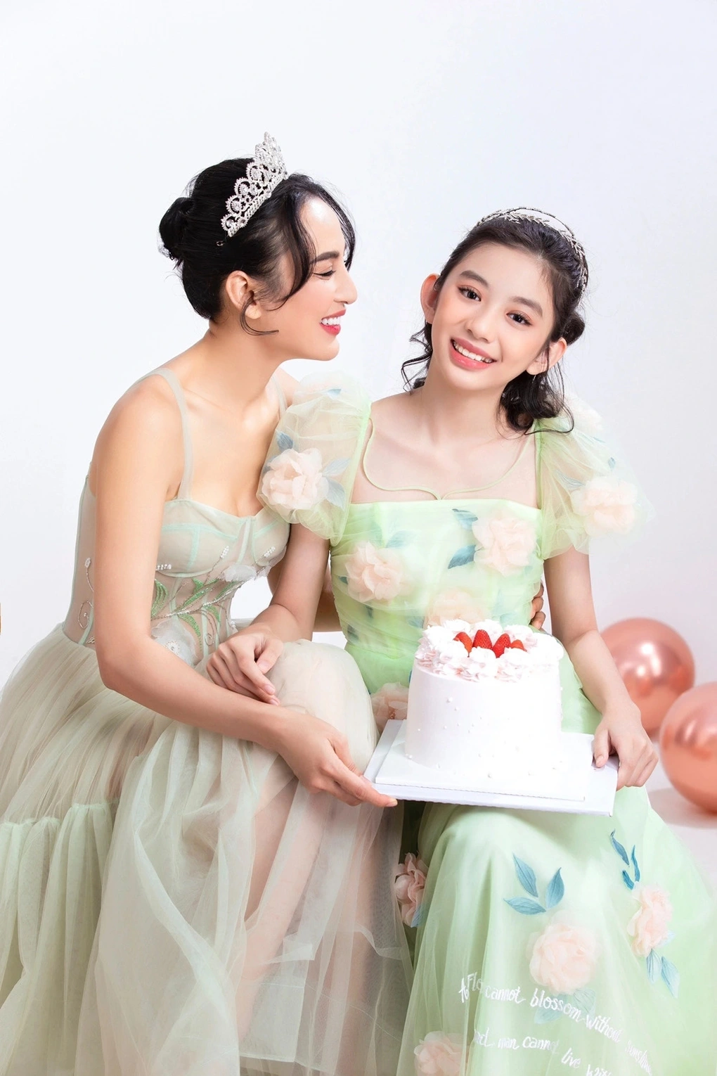 Ngọc Diễm từng đi qua đau khổ khi chuyện tình đổ vỡ, hiện tại cô đang có cuộc sống yên bình, vui vẻ.