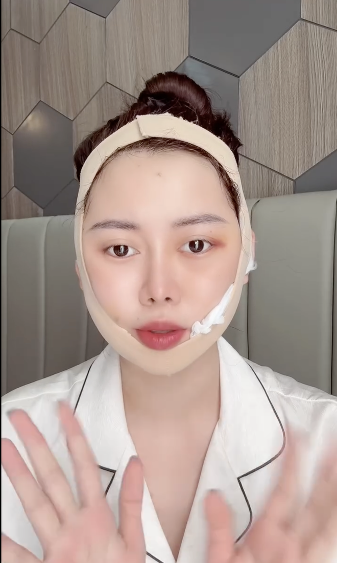 Hiện tại Việt Phương Thoa đã mổ để lấy silicon ra và đang trong quá trình hồi phục.