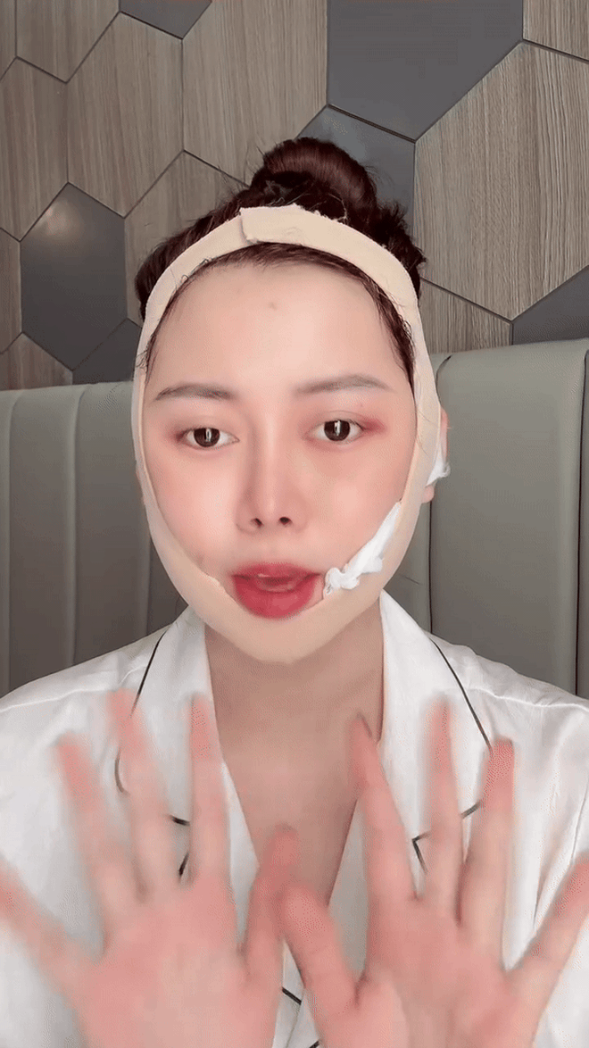 Gương mặt Việt Phương Thoa lúc chưa biến chứng và hiện tại