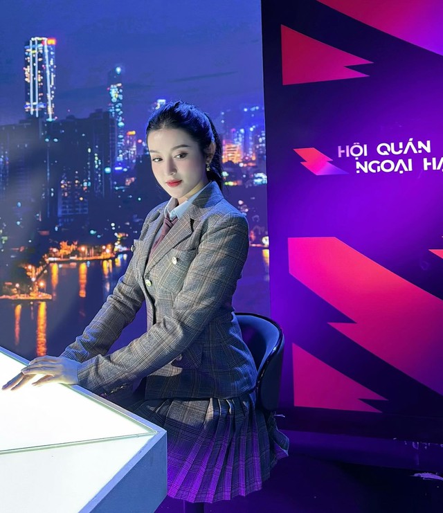 Nàng á hậu chia sẻ, khá nhiều người hâm mộ cho rằng cô vắng bóng trong làng giải trí, nhưng thực tế cô chỉ đang chuyển sang một hướng đi mới, đó là làm BTV, MC tại phòng thể thao của truyền hình K+ đồng thời mở một spa làm đẹp.