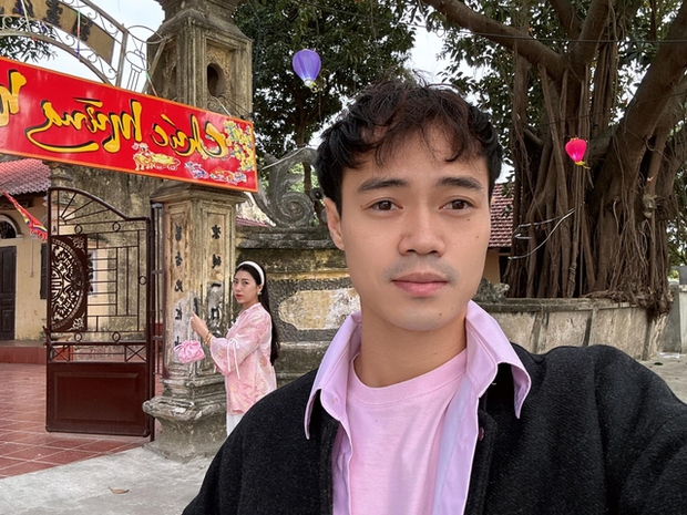 Văn Toàn đăng ảnh 