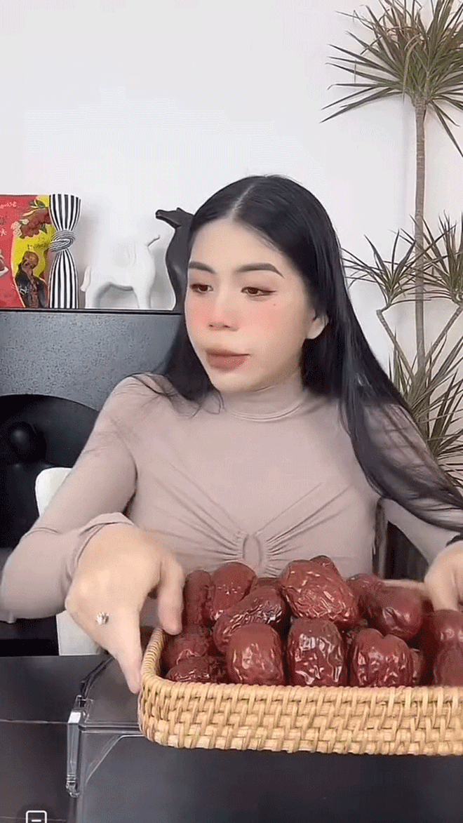 Hằng Du Mục hoang mang khi các mặt hàng 