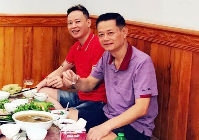 Không xuất hiện trước công chúng đã lâu, Xuân Tùng hiện tại đã khác nhiều trong ký ức và tưởng tưởng của khán giả. Diễn viên chia sẻ: “Cuộc sống mà, ai cũng thay đổi, có thể họ ngạc nhiên vì lâu không thấy tôi. Ngày xưa làm nghề tôi mong được gầy, trước kia tôi hơn 80 kg, giờ tôi 71 kg. Tôi không ăn kiêng và thể trạng hoàn toàn ổn”.